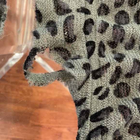 Gray black leopard print Ruffle scarf - Picture 2 of 4